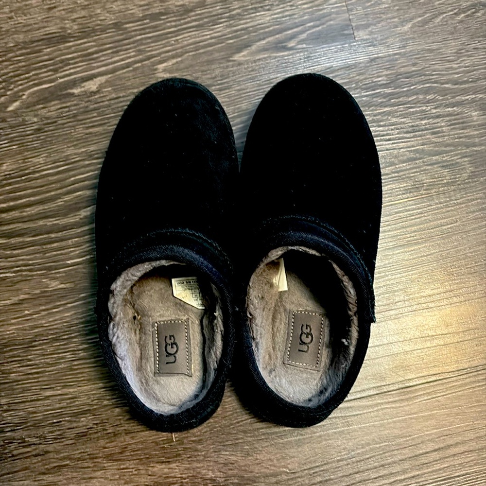 Ugg slippers black size 8